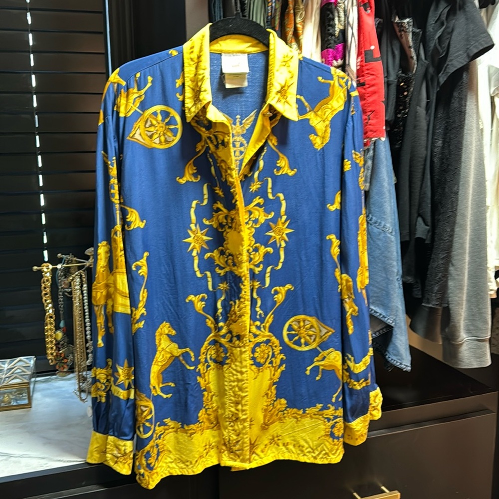 Gorgeous vintage button up blouse by mondi